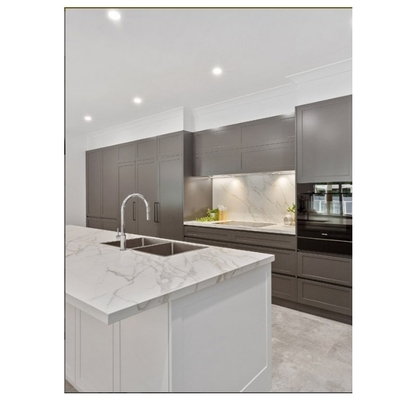 Λευκό συντηρημένο πέτρα μαγειρική countertop και νησί Top γυαλισμένο πορσελάνη πλακάκια φινίρισμα