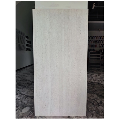 600*1200 Λευκά πλακάκια δαπέδου από τραβερτίνιο ιδανικά για μεταμόρφωση μπάνιου στο καθιστικό